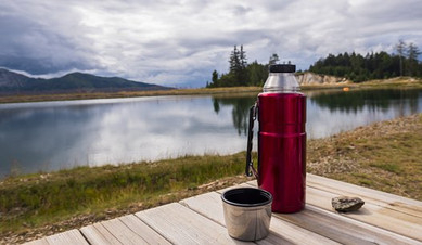 Thermos flask with cup – factors to consider for safe use